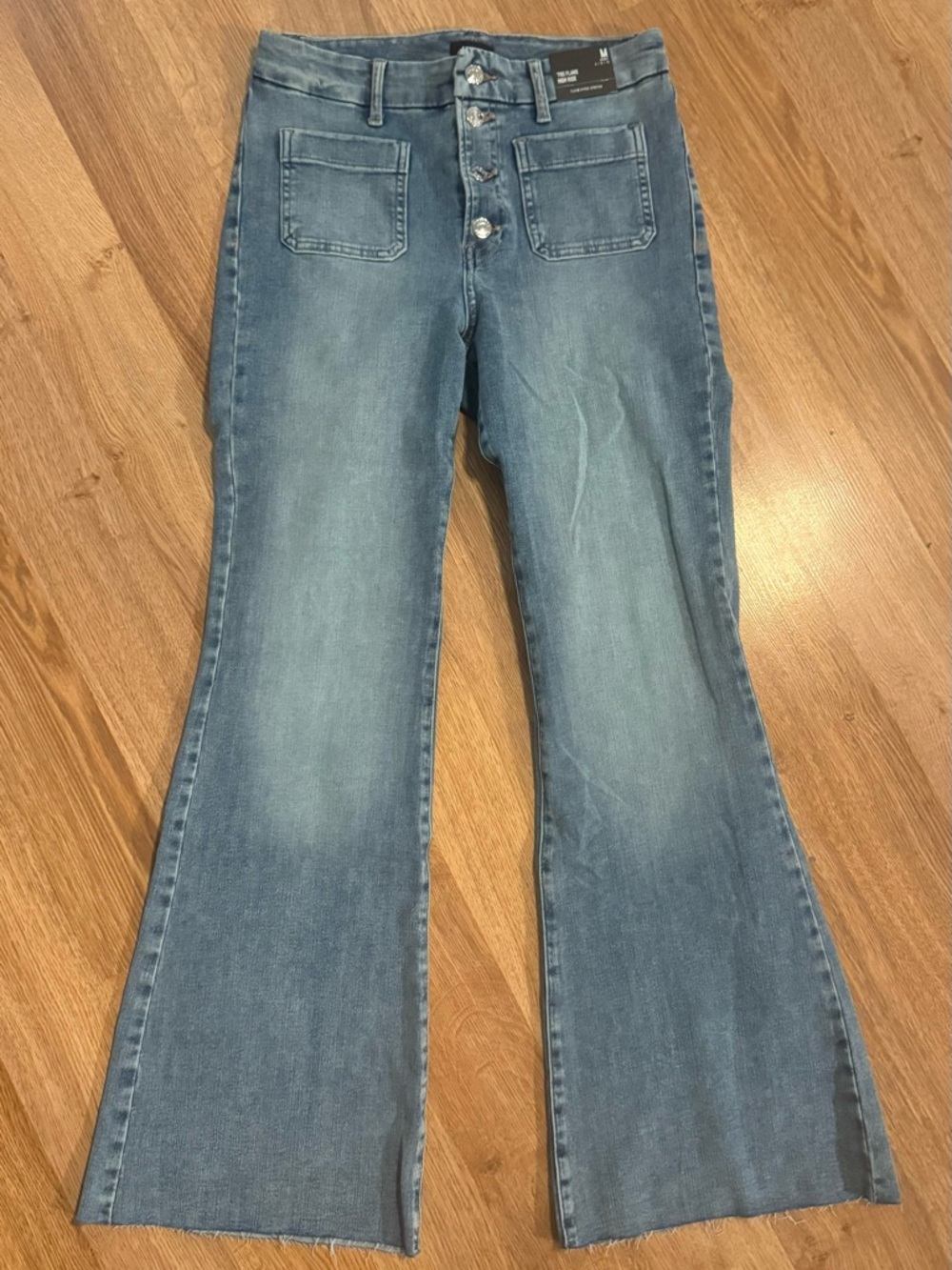 NWT Express 70’s Flare High-Rise Flexx Hyper Stretch Button-Up Jeans Sz M Short